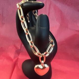 Brand New Beautiful Gold Bracelet with Heart Charm